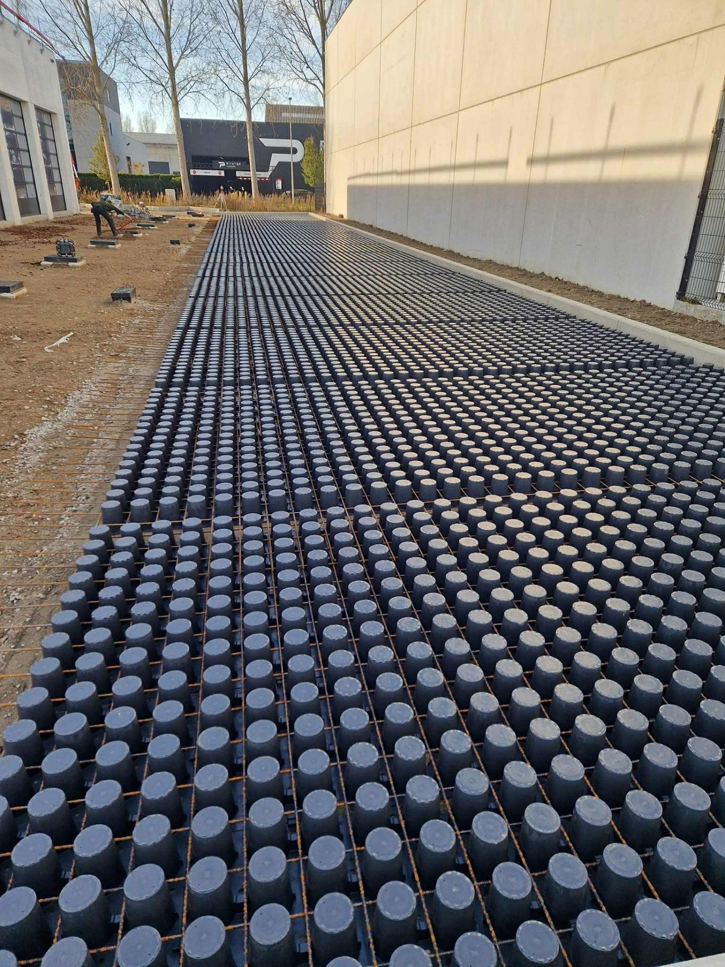 waterdoorlatende betonplaat